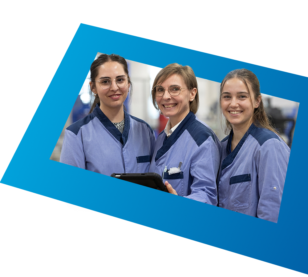 Mitarbeiterinnen kohlpharma Produktion Drei Mitarbeiterinnen aus der kohlpharma Produktion