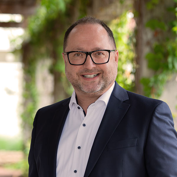 Heiko Siersdorfer Heiko Siersdorfer Bereichsleiter Finanzen