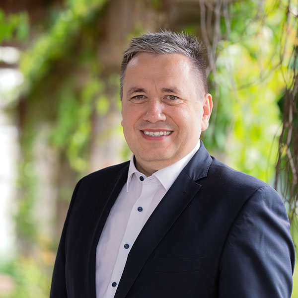 Matthias Strößenreuter Matthias Strößenreuter Geschäftsleitung