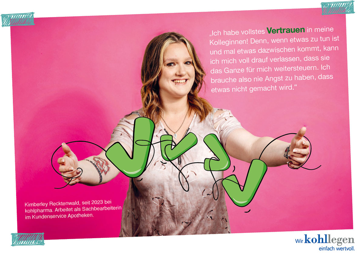 Kimberley Recktenwald zeigt Vertrauen mit grunen Haken auf rosa Hintergrund